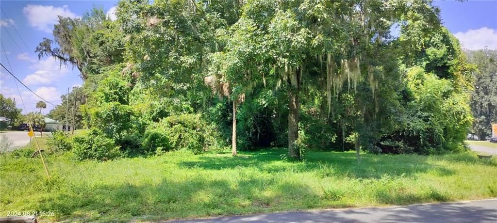 На продажу: $22,500 (0.27 acres)