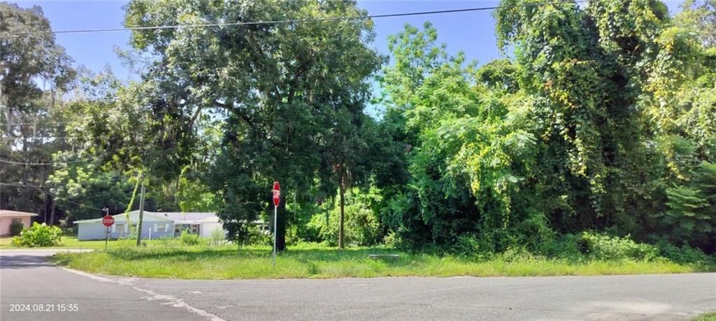 На продажу: $22,500 (0.27 acres)