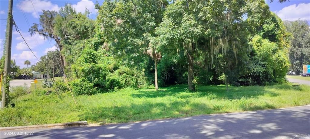 На продажу: $22,500 (0.27 acres)