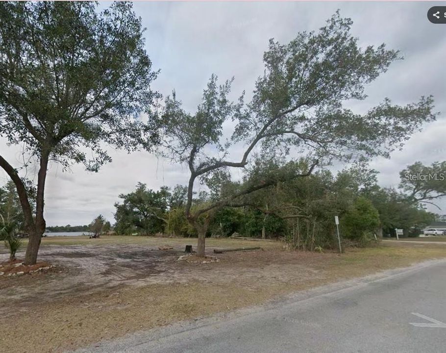 待售: $650,000 (1.49 acres)