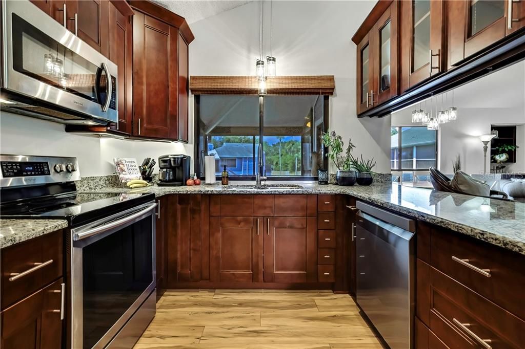 Activo con contrato: $369,000 (2 camas, 2 baños, 1325 Pies cuadrados)