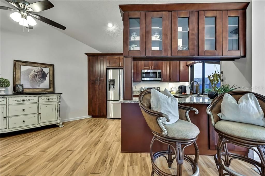 Activo con contrato: $369,000 (2 camas, 2 baños, 1325 Pies cuadrados)