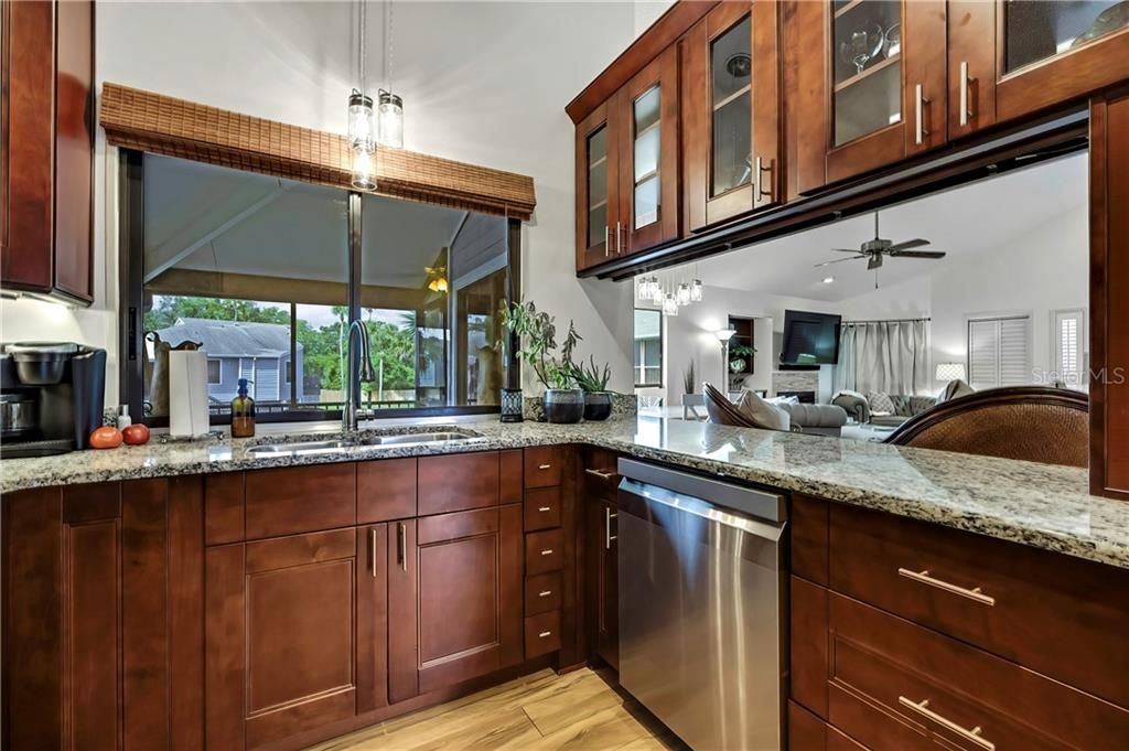 Activo con contrato: $369,000 (2 camas, 2 baños, 1325 Pies cuadrados)