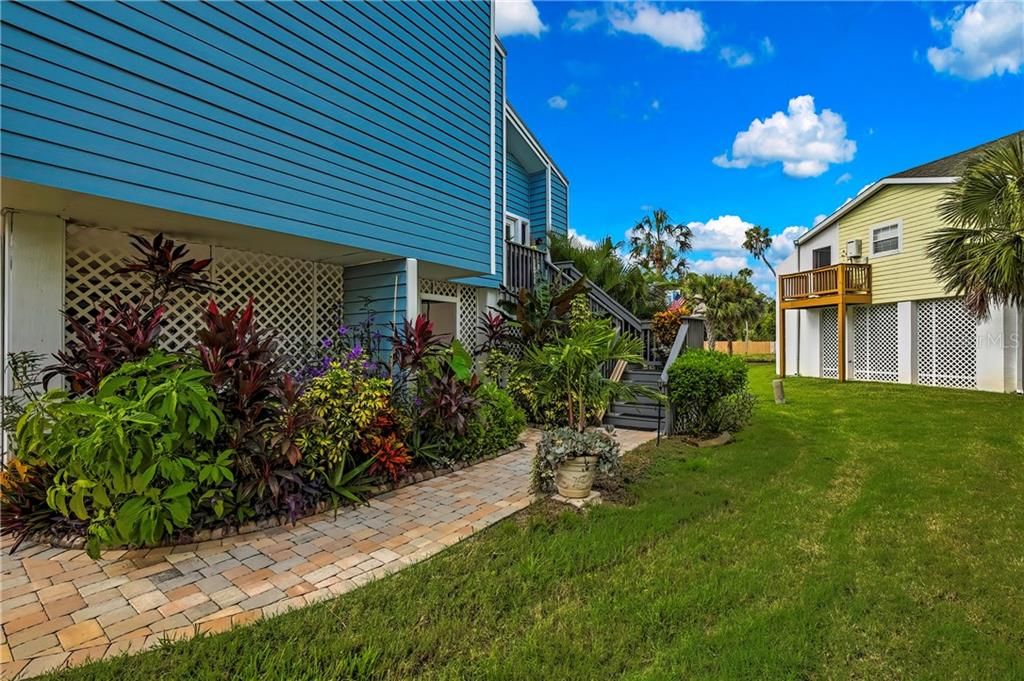 Activo con contrato: $369,000 (2 camas, 2 baños, 1325 Pies cuadrados)