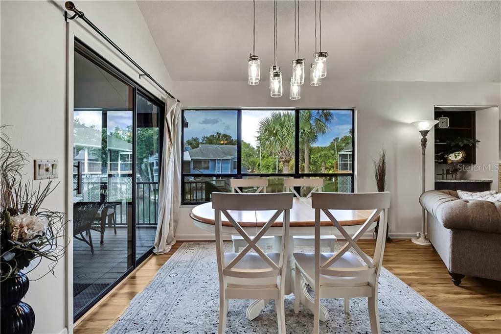 Activo con contrato: $369,000 (2 camas, 2 baños, 1325 Pies cuadrados)