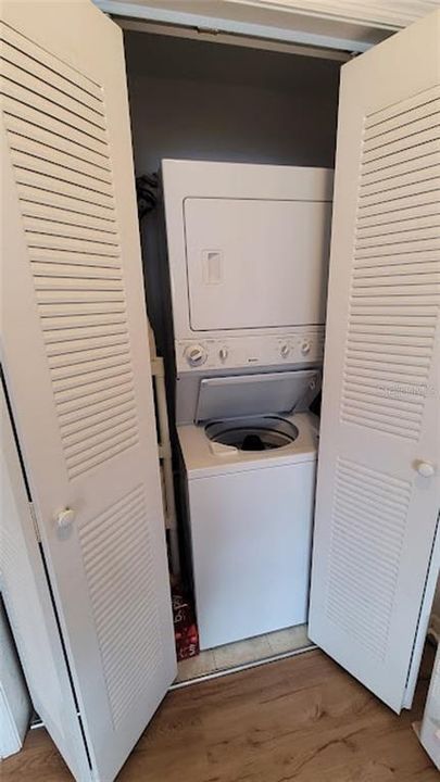 For Sale: $105,000 (1 beds, 1 baths, 616 Square Feet)