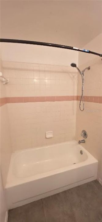 For Sale: $105,000 (1 beds, 1 baths, 616 Square Feet)