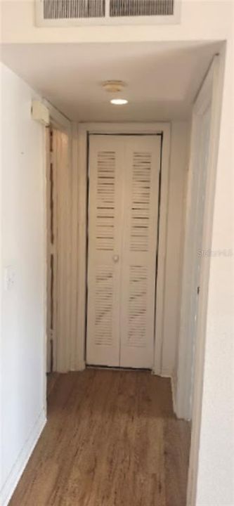 For Sale: $105,000 (1 beds, 1 baths, 616 Square Feet)