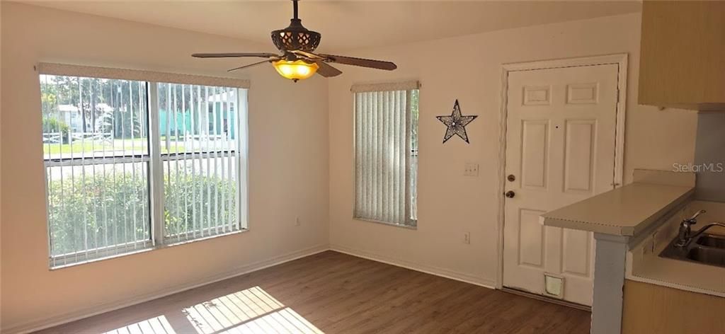 For Sale: $105,000 (1 beds, 1 baths, 616 Square Feet)