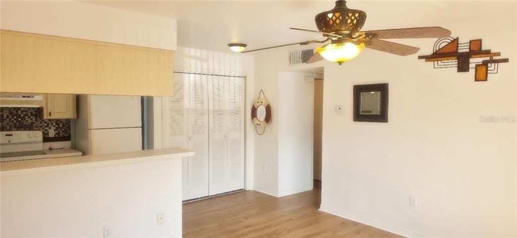 For Sale: $105,000 (1 beds, 1 baths, 616 Square Feet)