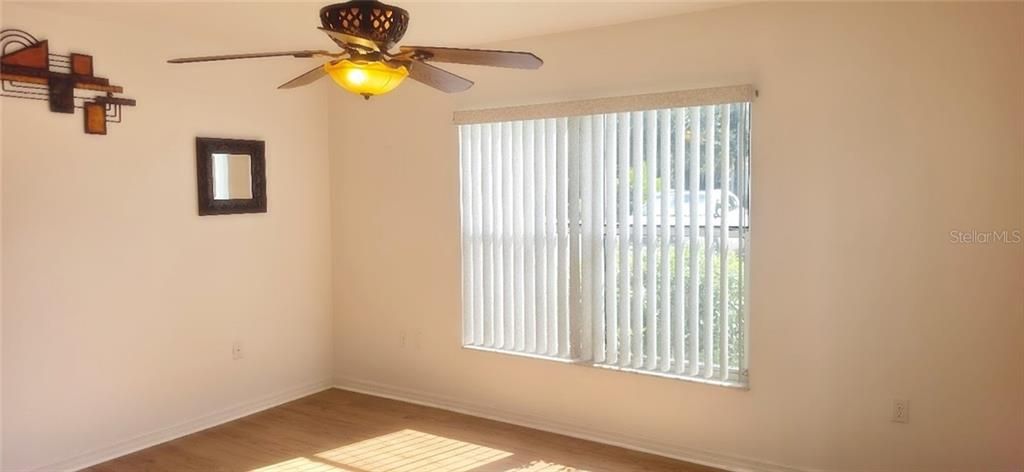 For Sale: $105,000 (1 beds, 1 baths, 616 Square Feet)