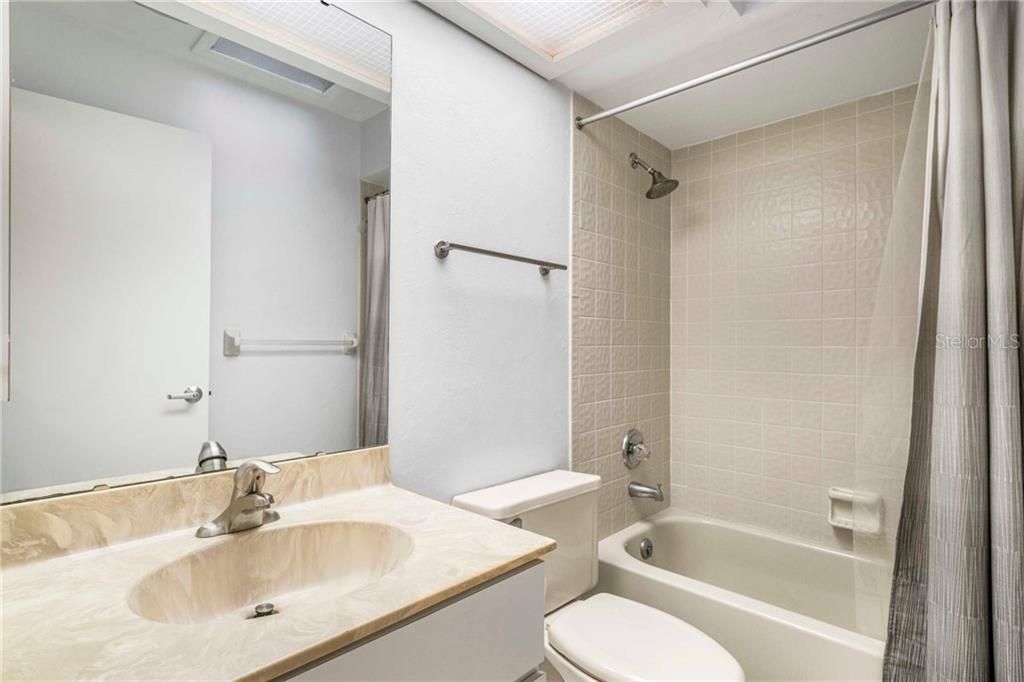 Activo con contrato: $149,000 (2 camas, 2 baños, 1320 Pies cuadrados)