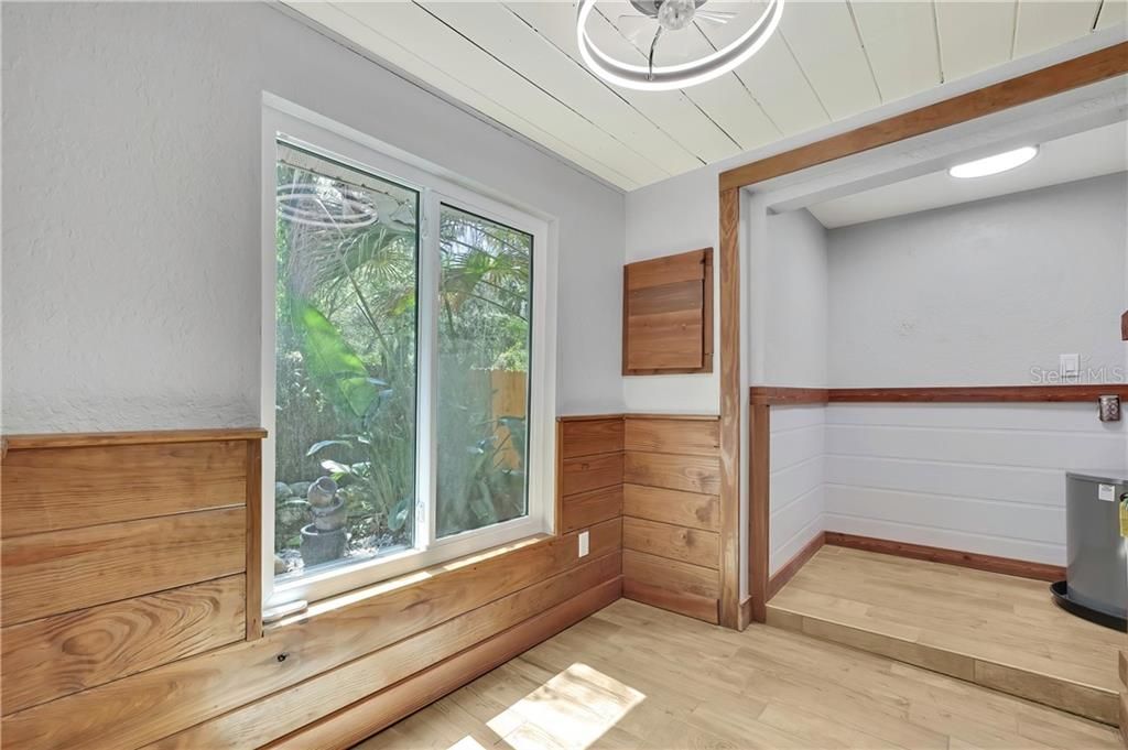 На продажу: $179,000 (2 спален, 1 ванн, 776 Квадратных фут)