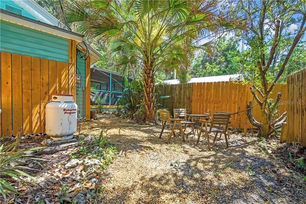 На продажу: $179,000 (2 спален, 1 ванн, 776 Квадратных фут)