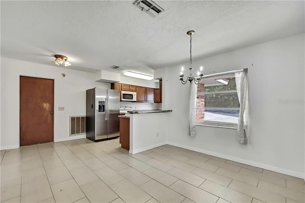 For Sale: $650,000 (3 beds, 2 baths, 1533 Square Feet)