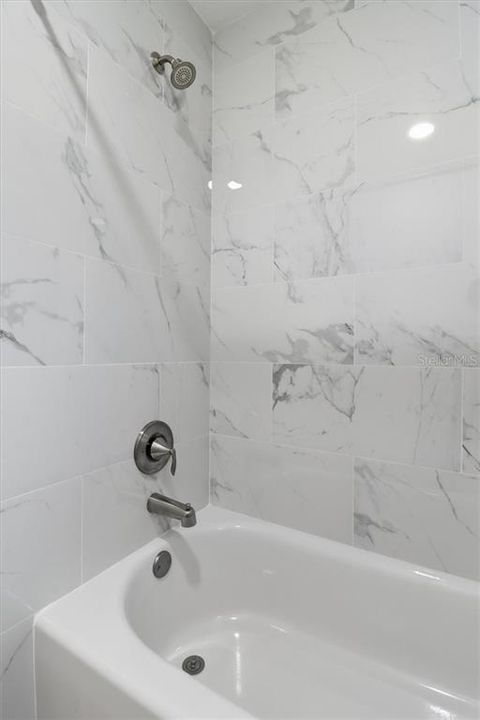 Недавно продано: $409,000 (4 спален, 2 ванн, 1811 Квадратных фут)