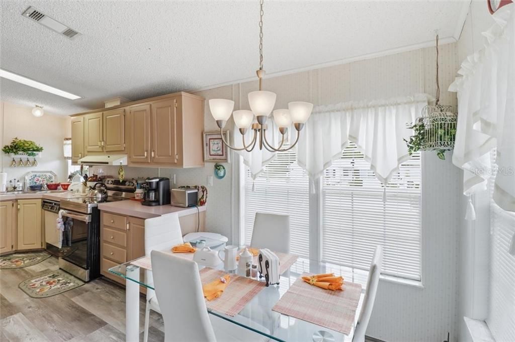 Active With Contract: $180,000 (3 beds, 2 baths, 1404 Square Feet)