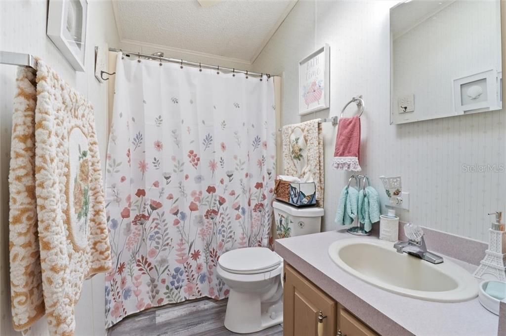 Active With Contract: $180,000 (3 beds, 2 baths, 1404 Square Feet)