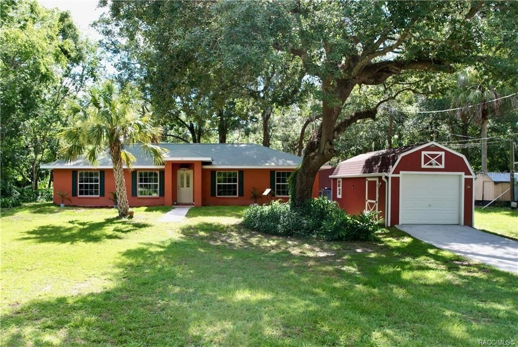 For Sale: $215,000 (3 beds, 2 baths, 1296 Square Feet)