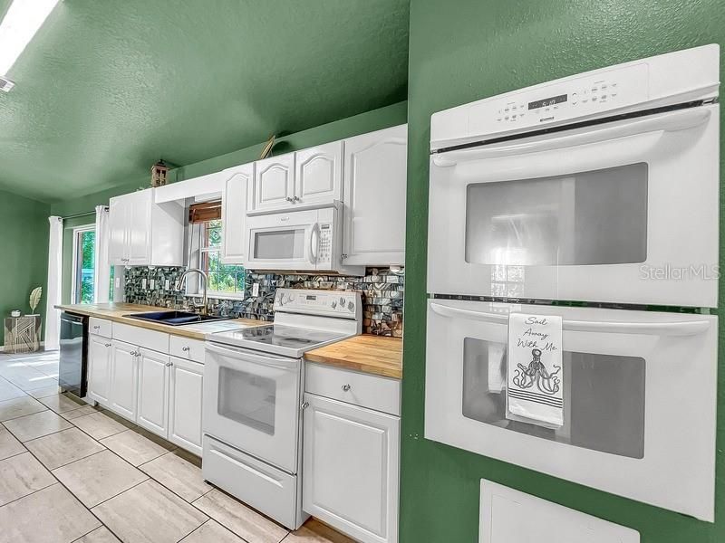 For Sale: $215,000 (3 beds, 2 baths, 1296 Square Feet)