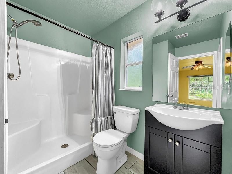 For Sale: $215,000 (3 beds, 2 baths, 1296 Square Feet)