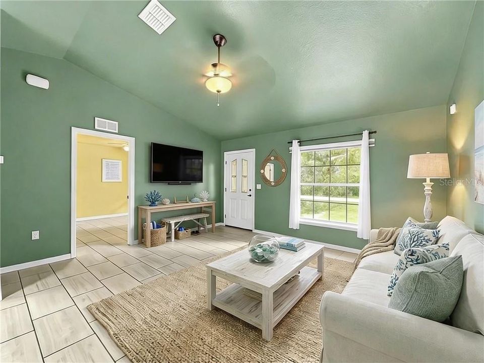 For Sale: $215,000 (3 beds, 2 baths, 1296 Square Feet)