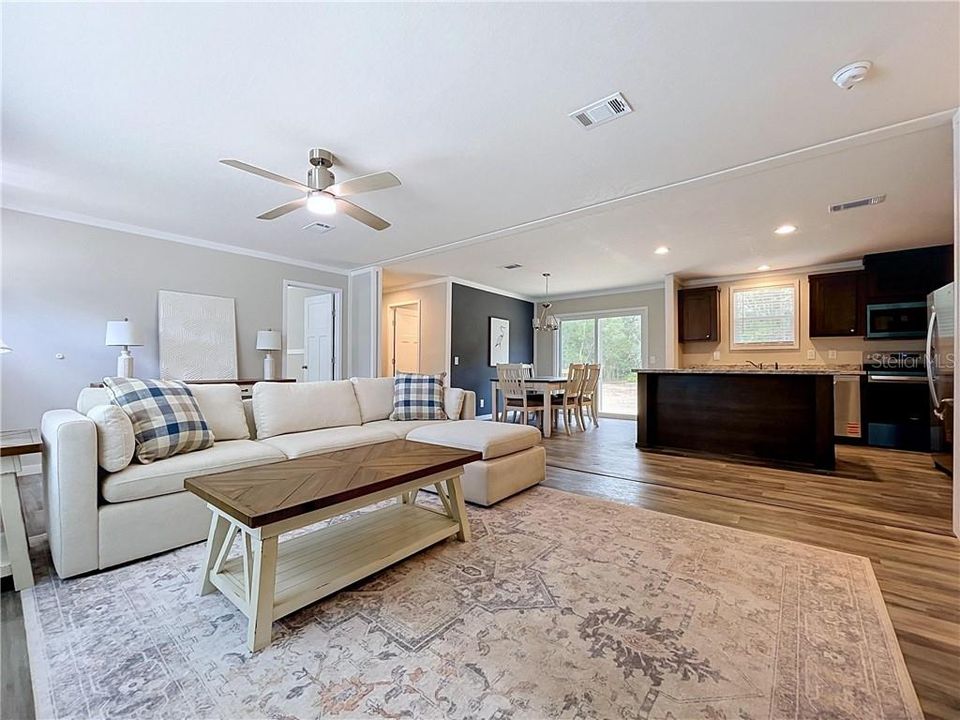 Active With Contract: $244,900 (3 beds, 2 baths, 1500 Square Feet)