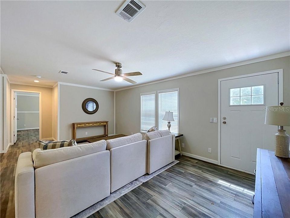 Active With Contract: $244,900 (3 beds, 2 baths, 1500 Square Feet)