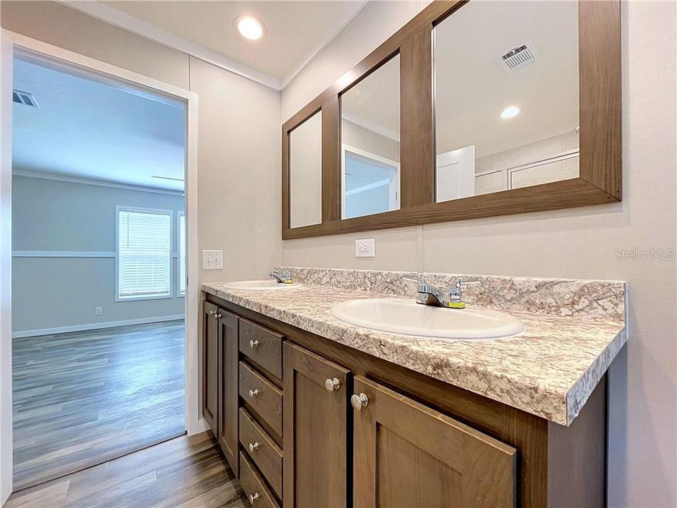 Active With Contract: $244,900 (3 beds, 2 baths, 1500 Square Feet)