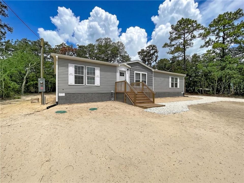 Active With Contract: $244,900 (3 beds, 2 baths, 1500 Square Feet)