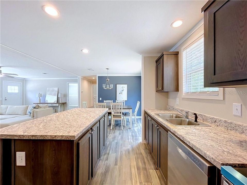 Active With Contract: $244,900 (3 beds, 2 baths, 1500 Square Feet)