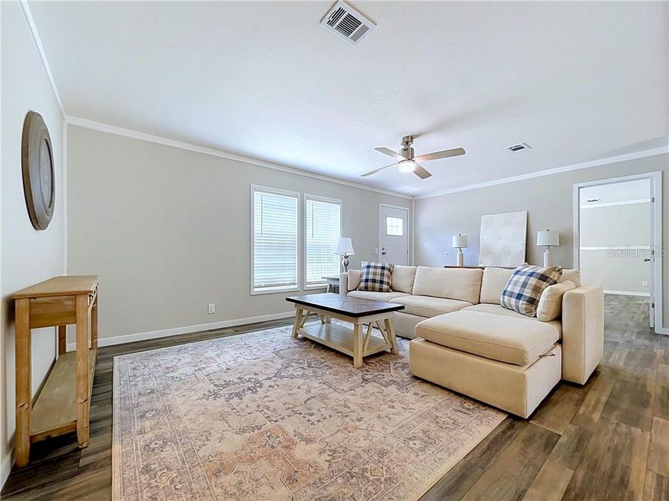 Active With Contract: $244,900 (3 beds, 2 baths, 1500 Square Feet)