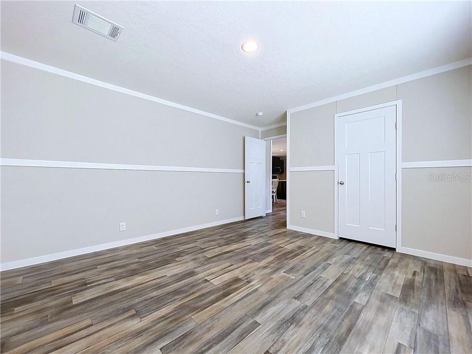 Active With Contract: $244,900 (3 beds, 2 baths, 1500 Square Feet)