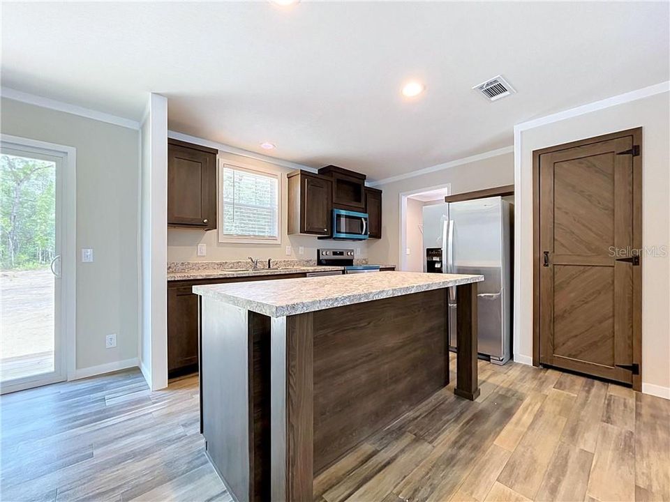 Active With Contract: $244,900 (3 beds, 2 baths, 1500 Square Feet)