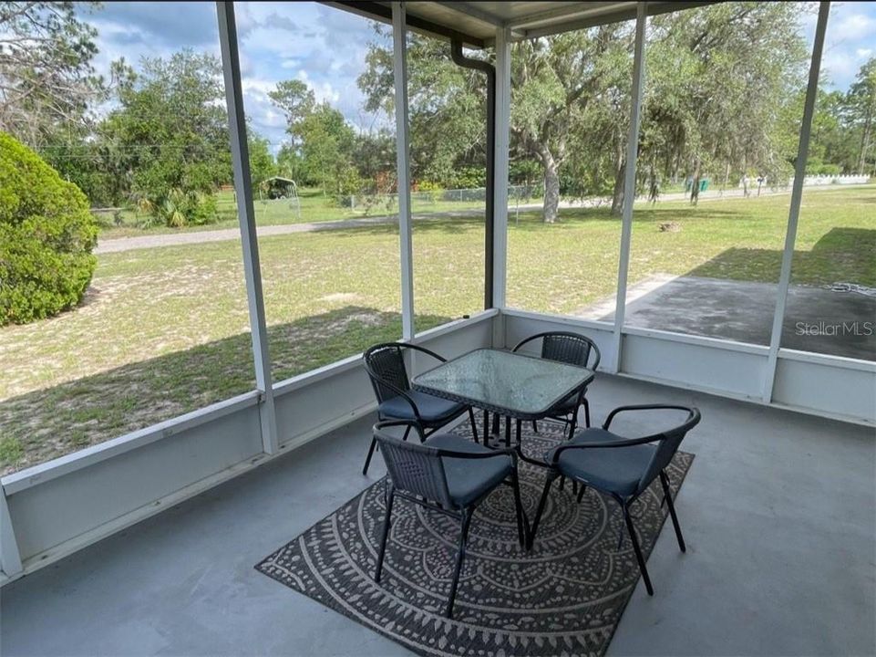 For Sale: $159,900 (2 beds, 2 baths, 784 Square Feet)