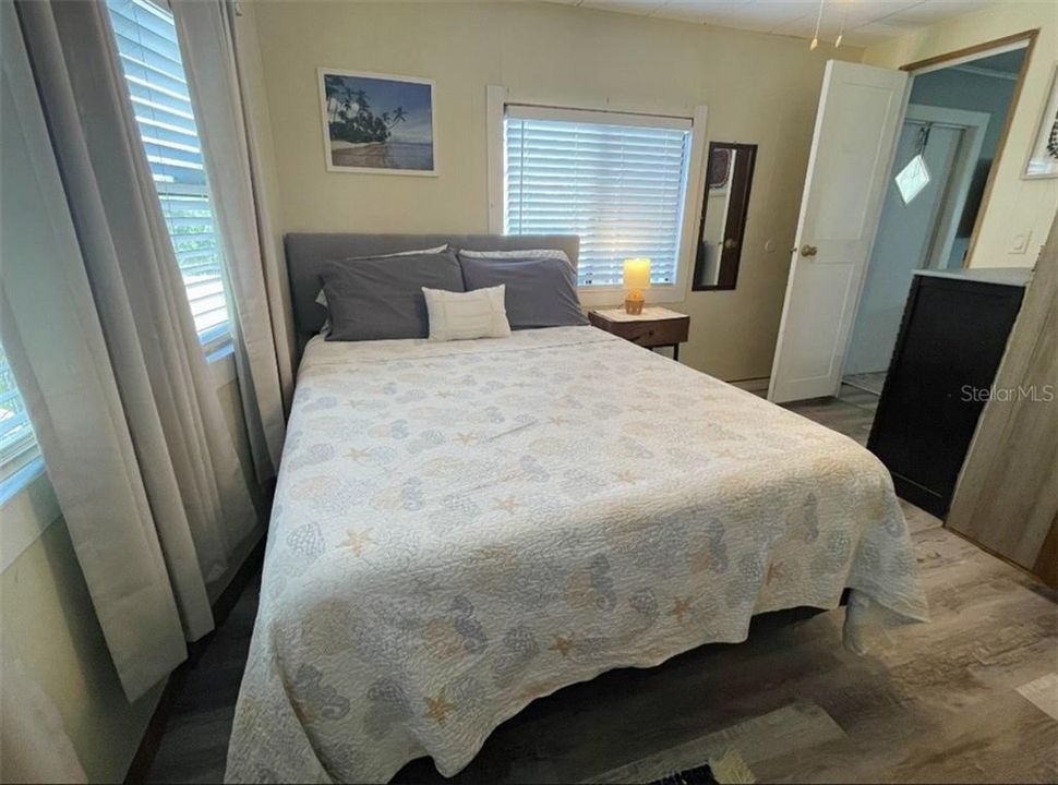 For Sale: $159,900 (2 beds, 2 baths, 784 Square Feet)