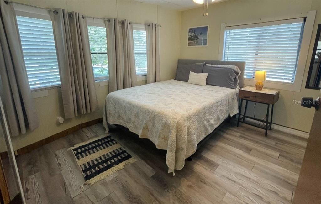 For Sale: $159,900 (2 beds, 2 baths, 784 Square Feet)
