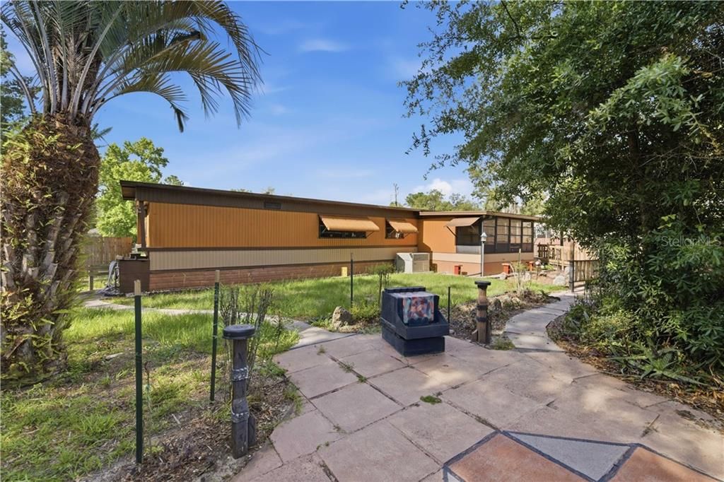 Active With Contract: $109,500 (2 beds, 2 baths, 924 Square Feet)