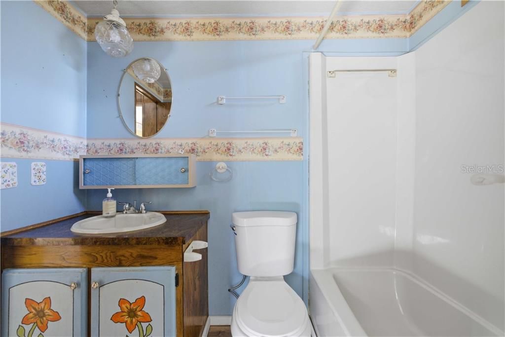 Active With Contract: $109,500 (2 beds, 2 baths, 924 Square Feet)