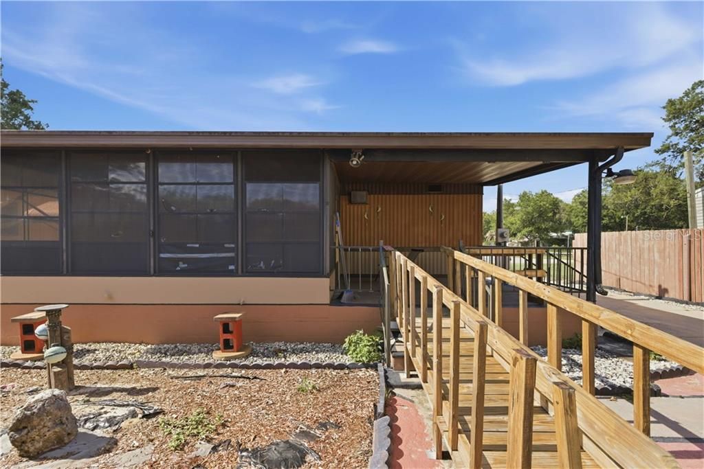 Active With Contract: $109,500 (2 beds, 2 baths, 924 Square Feet)