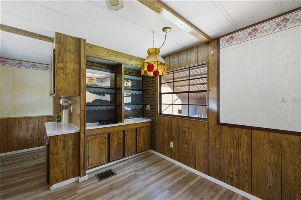 Active With Contract: $109,500 (2 beds, 2 baths, 924 Square Feet)