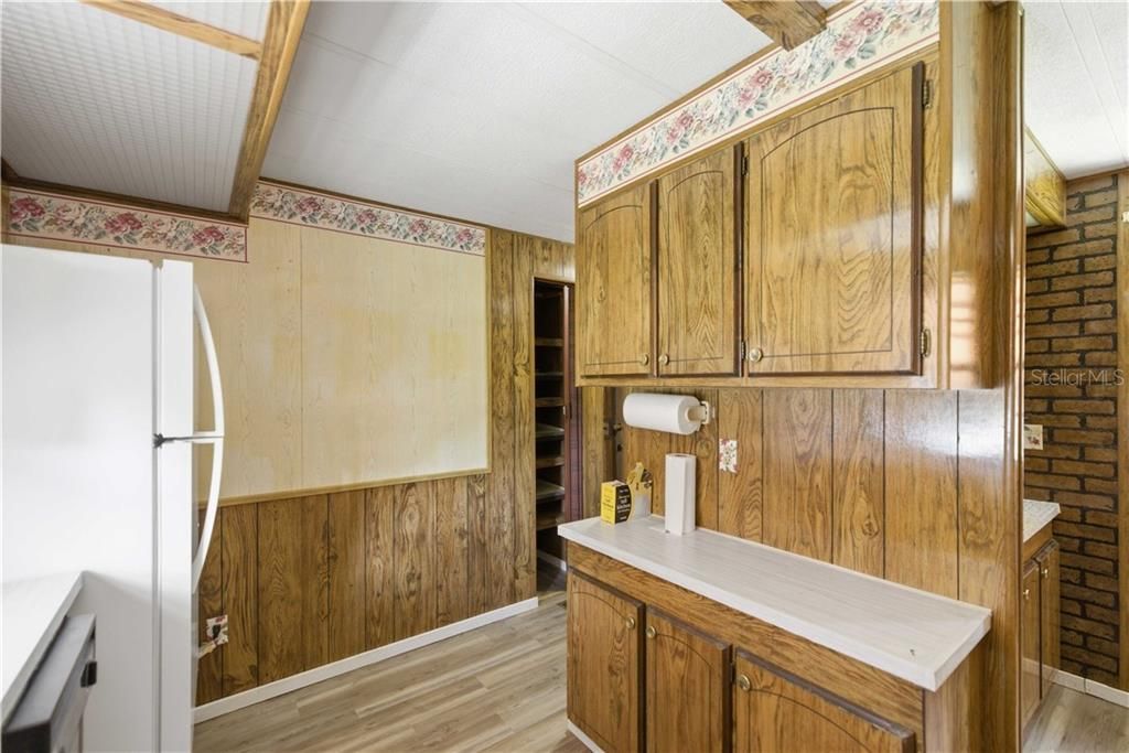 Active With Contract: $109,500 (2 beds, 2 baths, 924 Square Feet)