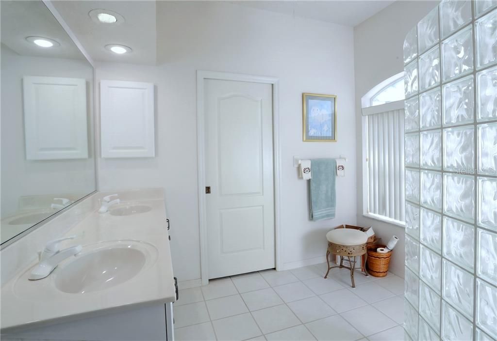 En Venta: $359,000 (3 camas, 2 baños, 1893 Pies cuadrados)