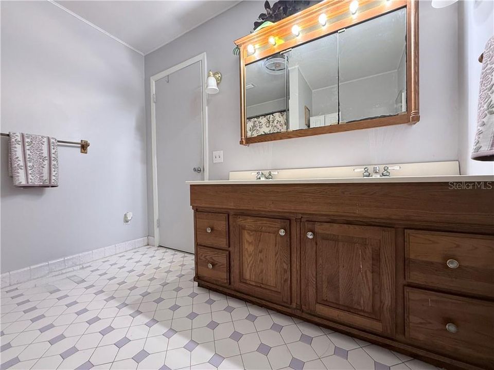 For Sale: $485,000 (5 beds, 3 baths, 3761 Square Feet)