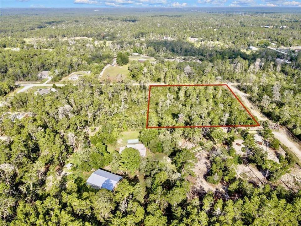 На продажу: $189,900 (3.03 acres)