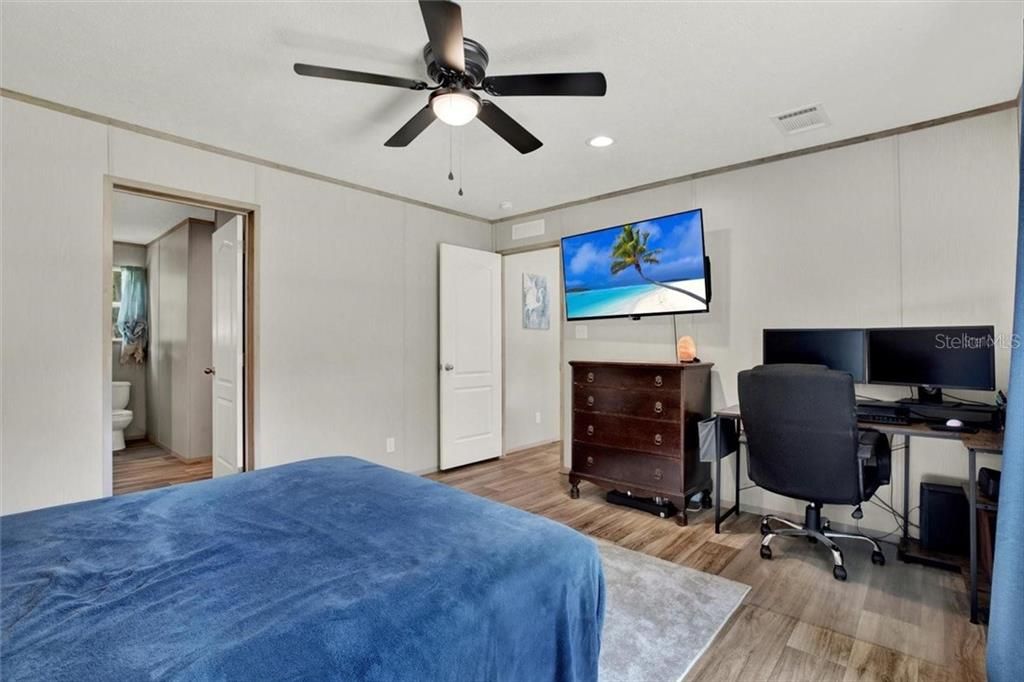 For Sale: $220,000 (3 beds, 2 baths, 1344 Square Feet)