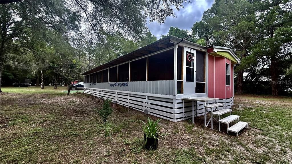 For Sale: $179,900 (2 beds, 2 baths, 840 Square Feet)