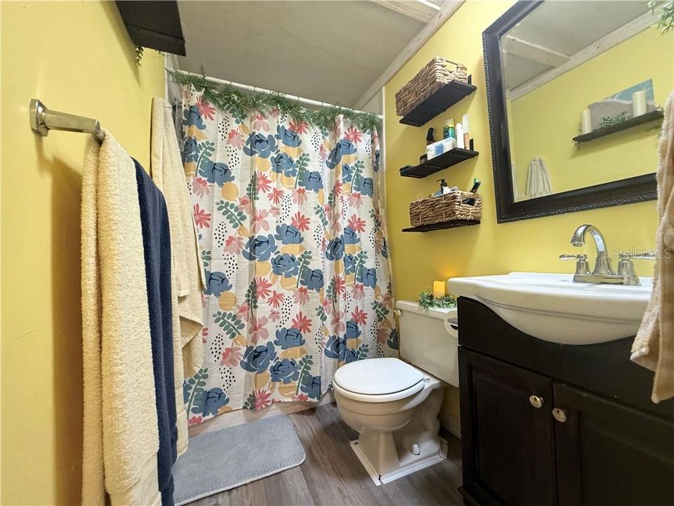 For Sale: $179,900 (2 beds, 2 baths, 840 Square Feet)