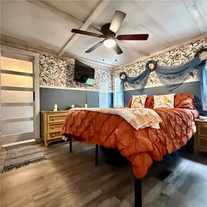 For Sale: $179,900 (2 beds, 2 baths, 840 Square Feet)