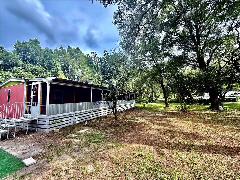 For Sale: $179,900 (2 beds, 2 baths, 840 Square Feet)